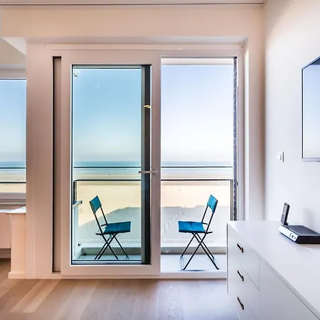 Appartement On Zeedijk With Stunning Sea View