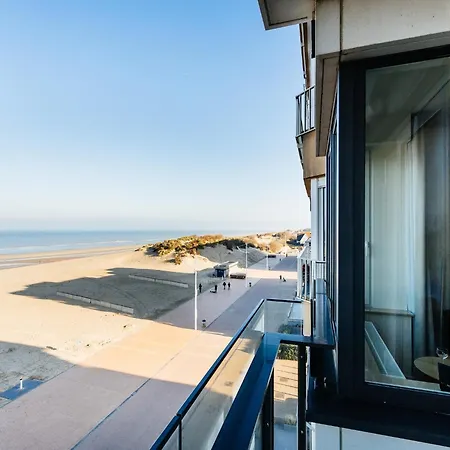 On Zeedijk With Stunning Sea View